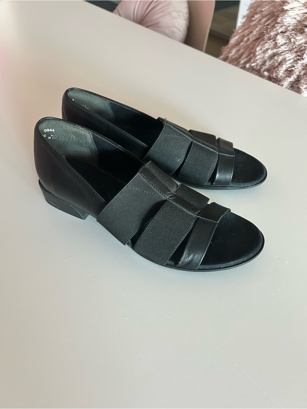 Munro Black Women's Elastic Strap Flats